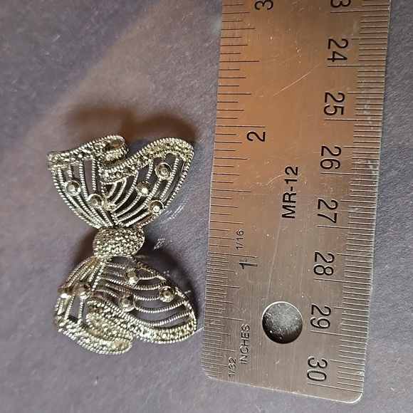 Elegant Silver Tone Bow Brooch - Picture 12 of 14